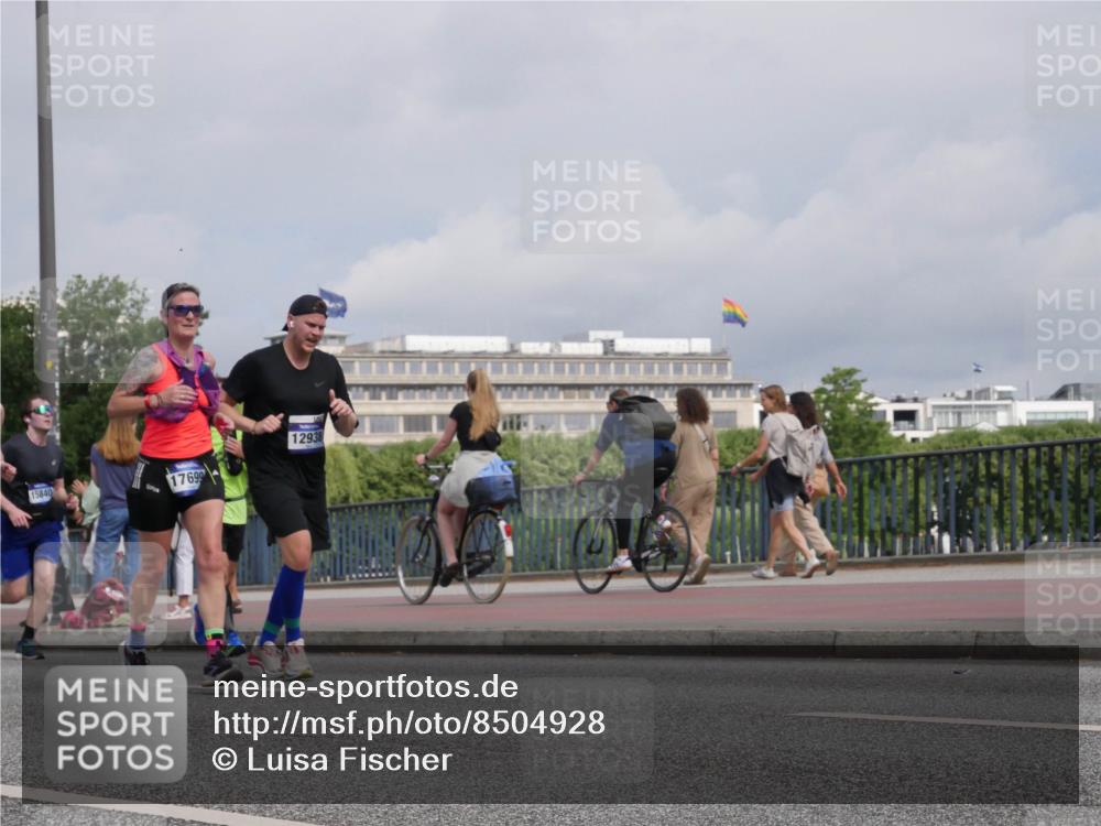 29.06.2025 - hella hamburg halbmarathon Luisa Fischer http://msf.ph/oto/8504928 29.06.2025 10:17:02 Kennedybrücke 15840, 17699, 12938, 6089, 7802, 8001, 9141, 9845 meine-sportfotos.de