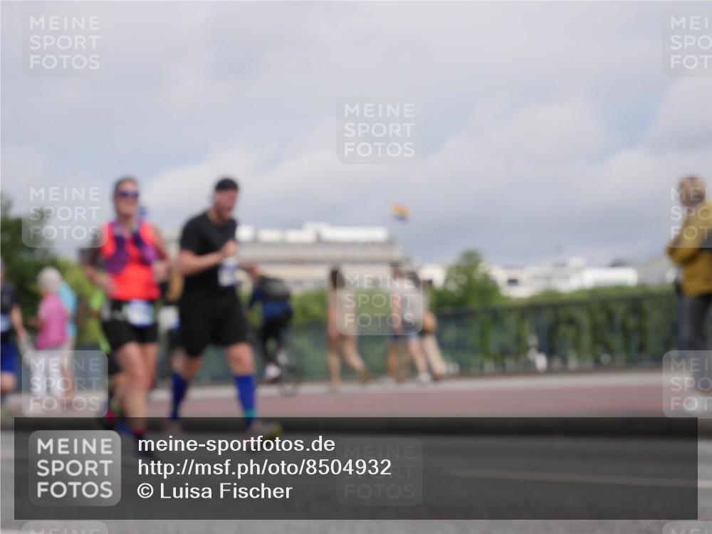 29.06.2025 - hella hamburg halbmarathon Luisa Fischer http://msf.ph/oto/8504932 29.06.2025 10:17:03 Kennedybrücke 1406, 6089, 7802, 8001, 9845 meine-sportfotos.de