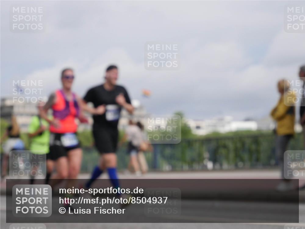 29.06.2025 - hella hamburg halbmarathon Luisa Fischer http://msf.ph/oto/8504937 29.06.2025 10:17:03 Kennedybrücke 1406, 6089, 7802, 8001, 9845 meine-sportfotos.de