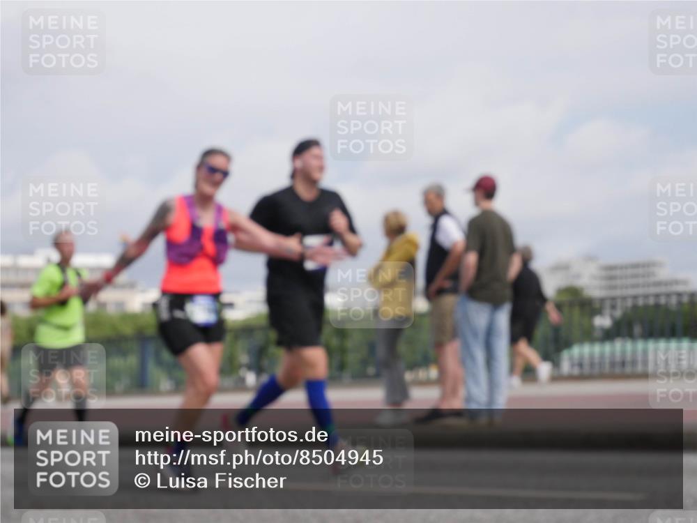 29.06.2025 - hella hamburg halbmarathon Luisa Fischer http://msf.ph/oto/8504945 29.06.2025 10:17:04 Kennedybrücke 1406, 3939, 6089, 7802, 8001, 9845 meine-sportfotos.de