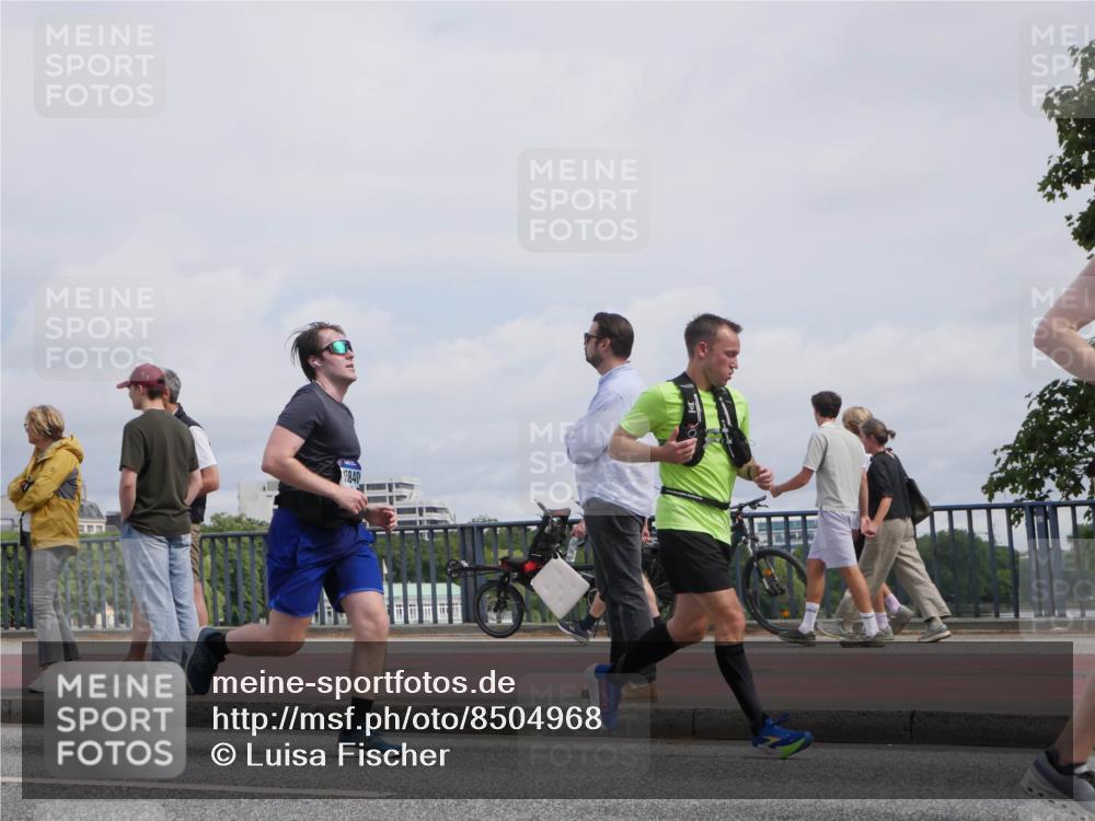 29.06.2025 - hella hamburg halbmarathon Luisa Fischer http://msf.ph/oto/8504968 29.06.2025 10:17:06 Kennedybrücke 15840, 1406, 2990, 3939, 5546, 6089, 7802, 7991, 8001, 8147, 9845 meine-sportfotos.de