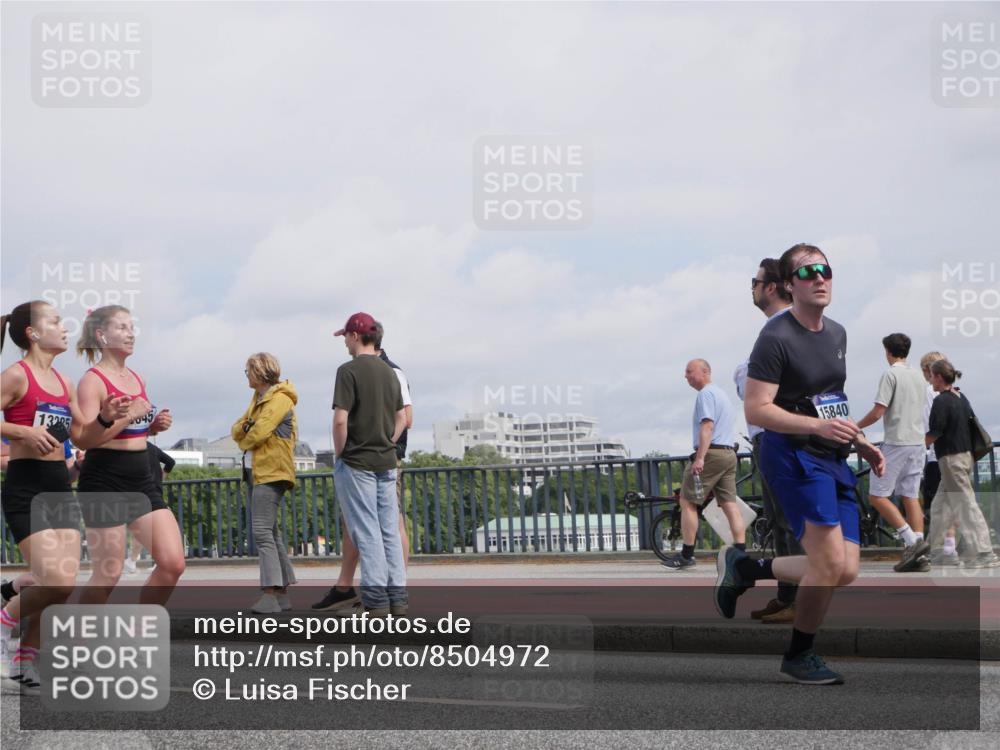 29.06.2025 - hella hamburg halbmarathon Luisa Fischer http://msf.ph/oto/8504972 29.06.2025 10:17:07 Kennedybrücke 13225, 045, 15840, 1406, 2990, 3939, 5546, 5670, 6089, 7802, 7991, 8001, 8147, 9845 meine-sportfotos.de