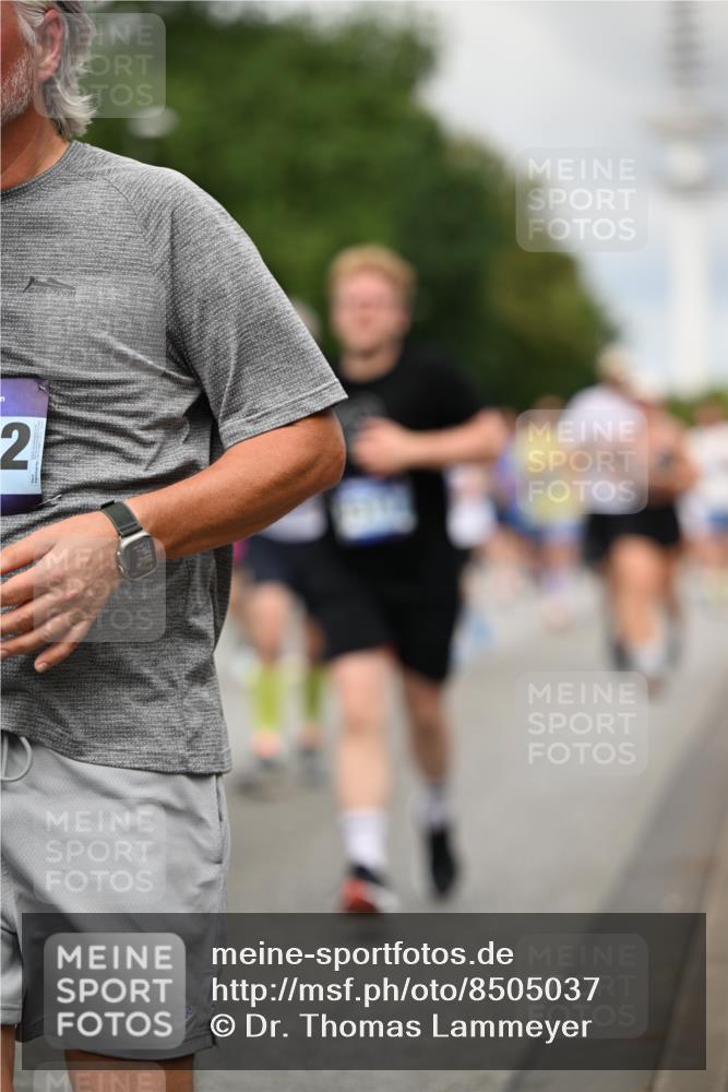 29.06.2025 - hella hamburg halbmarathon Dr. Thomas Lammeyer http://msf.ph/oto/8505037 29.06.2025 10:26:57 Kennedybrücke 2479, 2514, 2744, 2886, 3003, 3430, 3600, 3601, 3769, 3995, 4131, 4190, 4266, 4366, 4559, 4969, 4970, 5838, 6048, 6049, 6747, 6820, 6826, 6881, 6899, 7188, 7190, 7276, 7891, 7925, 8855, 8931, 9256, 9392, 10065, 10210, 10432, 10573, 10739, 10917 meine-sportfotos.de