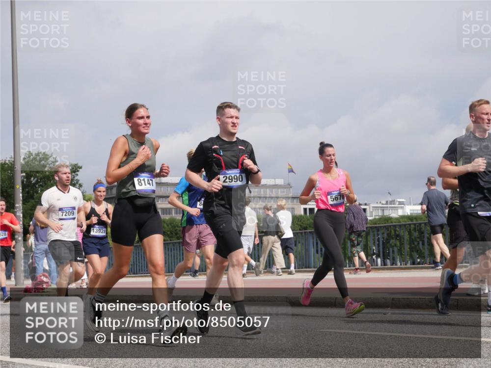 29.06.2025 - hella hamburg halbmarathon Luisa Fischer http://msf.ph/oto/8505057 29.06.2025 10:17:17 Kennedybrücke 028, 7209, 13928, 8147, 2990, 5670, 2990, 3020, 3154, 3728, 3756, 3939, 5546, 5670, 6028, 6083, 7209, 7840, 7991, 8147, 8409, 10610 meine-sportfotos.de