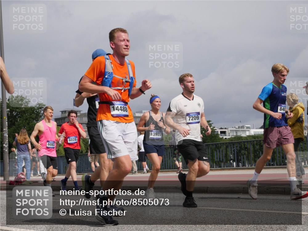 29.06.2025 - hella hamburg halbmarathon Luisa Fischer http://msf.ph/oto/8505073 29.06.2025 10:17:18 Kennedybrücke 6083, 6028, 14488, 13928, 7209, 840, 2990, 3020, 3154, 3728, 3756, 3834, 5546, 5670, 6028, 6083, 7209, 7840, 7991, 8147, 8409, 10610 meine-sportfotos.de