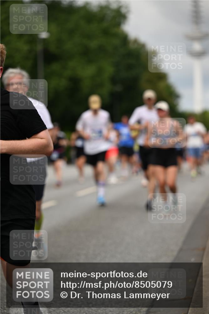 29.06.2025 - hella hamburg halbmarathon Dr. Thomas Lammeyer http://msf.ph/oto/8505079 29.06.2025 10:26:59 Kennedybrücke 2479, 2514, 2744, 2886, 3003, 3430, 3600, 3601, 3769, 3995, 4131, 4190, 4266, 4366, 4559, 4969, 4970, 5838, 6048, 6049, 6747, 6820, 6826, 6881, 6899, 7188, 7190, 7276, 7891, 7925, 8355, 8855, 8931, 9256, 9392, 10065, 10210, 10432, 10573, 10739, 10917 meine-sportfotos.de