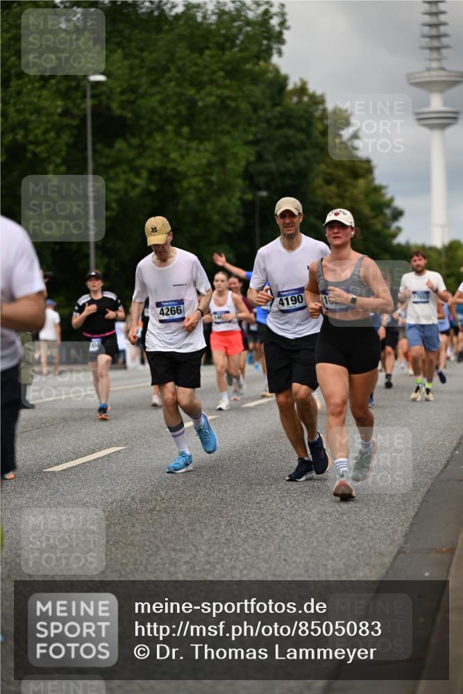 29.06.2025 - hella hamburg halbmarathon Dr. Thomas Lammeyer http://msf.ph/oto/8505083 29.06.2025 10:27:00 Kennedybrücke 2022, 2479, 2514, 2744, 2886, 3003, 3430, 3600, 3601, 3769, 3995, 4131, 4190, 4266, 4366, 4559, 4969, 4970, 5629, 5838, 6048, 6049, 6747, 6820, 6826, 6881, 7188, 7190, 7276, 7891, 7925, 8355, 8715, 8855, 8931, 9256, 9392, 10065, 10210, 10432, 10573, 10917 meine-sportfotos.de