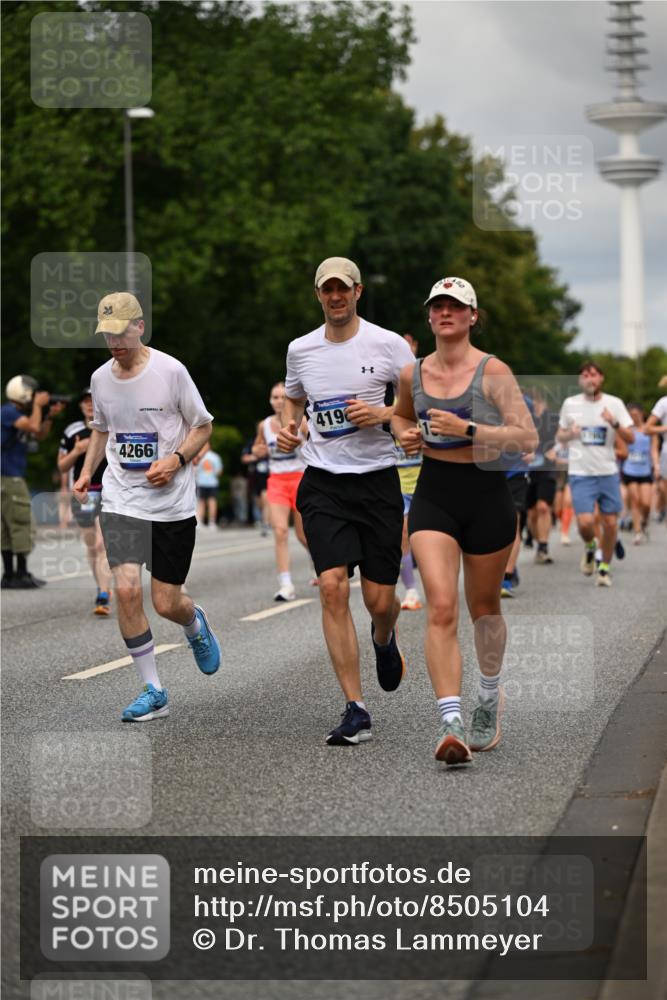 29.06.2025 - hella hamburg halbmarathon Dr. Thomas Lammeyer http://msf.ph/oto/8505104 29.06.2025 10:27:00 Kennedybrücke 2022, 2479, 2514, 2744, 2886, 3003, 3430, 3600, 3601, 3769, 3995, 4131, 4190, 4266, 4366, 4559, 4969, 4970, 5629, 5838, 6048, 6049, 6747, 6820, 6826, 6881, 7188, 7190, 7276, 7891, 7925, 8355, 8715, 8855, 8931, 9256, 9392, 10065, 10210, 10432, 10573, 10917 meine-sportfotos.de