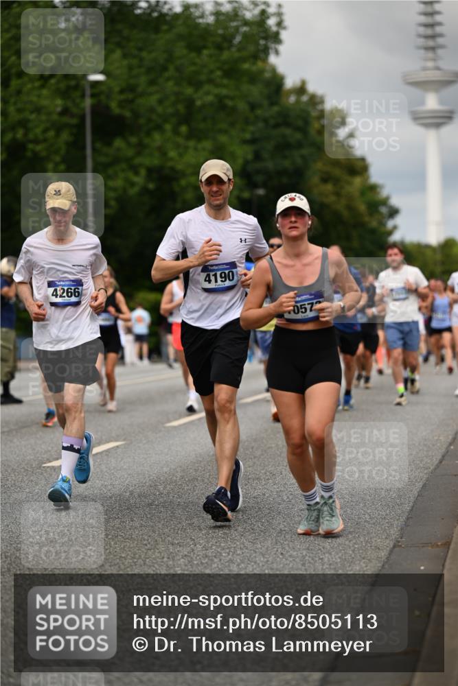 29.06.2025 - hella hamburg halbmarathon Dr. Thomas Lammeyer http://msf.ph/oto/8505113 29.06.2025 10:27:01 Kennedybrücke 2022, 2479, 2514, 2744, 2886, 3003, 3430, 3600, 3601, 3769, 3995, 4131, 4190, 4266, 4366, 4969, 4970, 5629, 5838, 6048, 6049, 6747, 6784, 6785, 6820, 6826, 6881, 7188, 7190, 7276, 7891, 7925, 8355, 8715, 8855, 8931, 9256, 9392, 10065, 10210, 10432, 10573, 10917 meine-sportfotos.de