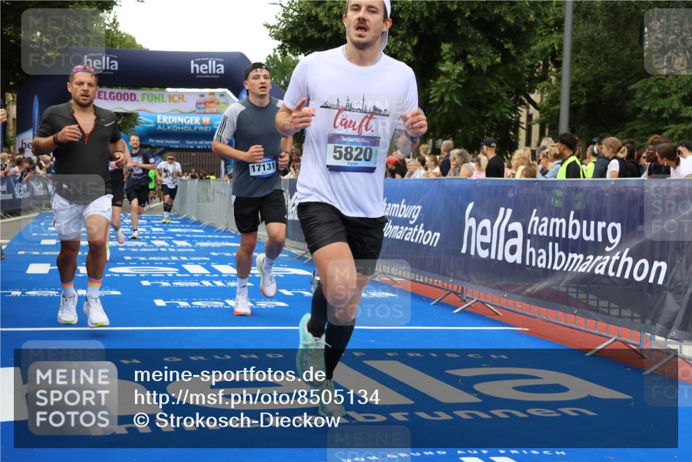 29.06.2025 - hella hamburg halbmarathon Strokosch-Dieckow http://msf.ph/oto/8505134 29.06.2025 10:51:27 Ziel 1335, 2364, 2411, 2946, 5820, 7943, 8989, 9214, 9656, 10691, 11124, 11422, 13047, 13403, 13792, 14994, 15871, 15950, 16357, 17131, 18489 meine-sportfotos.de