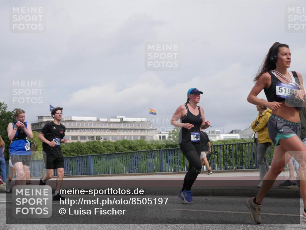 29.06.2025 - hella hamburg halbmarathon Luisa Fischer http://msf.ph/oto/8505197 29.06.2025 10:17:31 Kennedybrücke 672, 5711, 1480, 519, 1071, 1131, 1480, 1728, 3025, 3834, 5191, 6181, 6366, 6717, 6724, 7442, 8055, 8755, 9173, 9663, 10224 meine-sportfotos.de