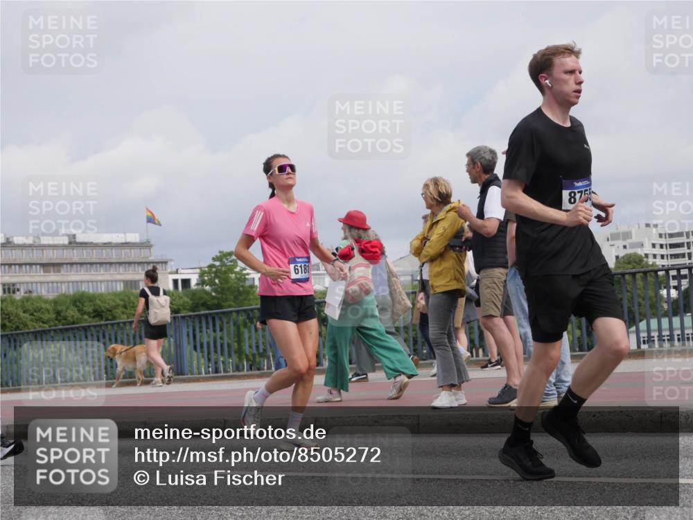 29.06.2025 - hella hamburg halbmarathon Luisa Fischer http://msf.ph/oto/8505272 29.06.2025 10:17:40 Kennedybrücke 6181, 875, 1728, 2046, 3454, 3691, 6181, 6724, 7446, 7447, 8522, 8563, 8755 meine-sportfotos.de