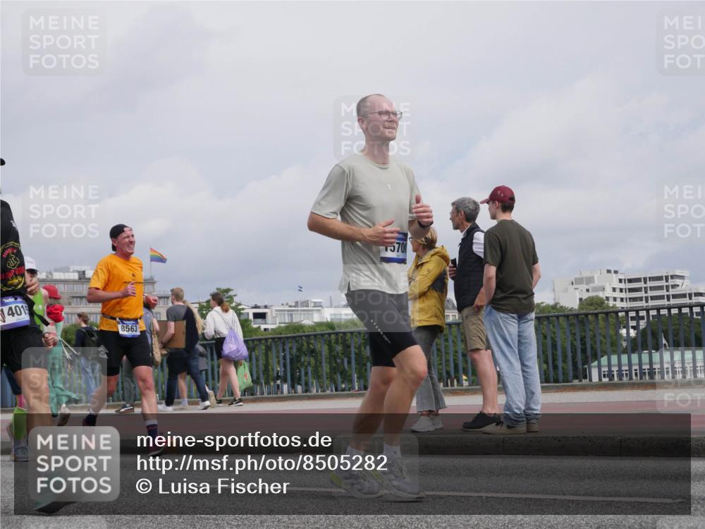 29.06.2025 - hella hamburg halbmarathon Luisa Fischer http://msf.ph/oto/8505282 29.06.2025 10:17:44 Kennedybrücke 401, 8563, 5700, 2046, 2690, 3454, 3691, 7195, 7446, 7447, 7881, 8522, 8563, 8892, 9709 meine-sportfotos.de