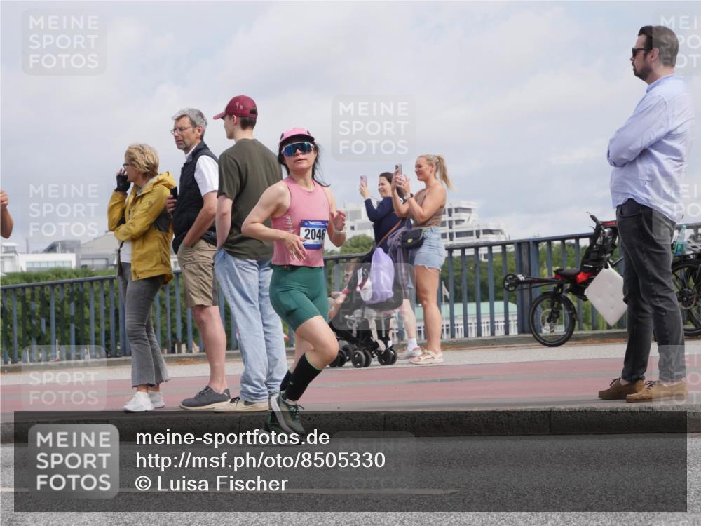 29.06.2025 - hella hamburg halbmarathon Luisa Fischer http://msf.ph/oto/8505330 29.06.2025 10:17:48 Kennedybrücke 2046, 2046, 2690, 3507, 3509, 4641, 5800, 7195, 7446, 7447, 7881, 8275, 8522, 8854, 8892, 9709, 10589, 10717 meine-sportfotos.de