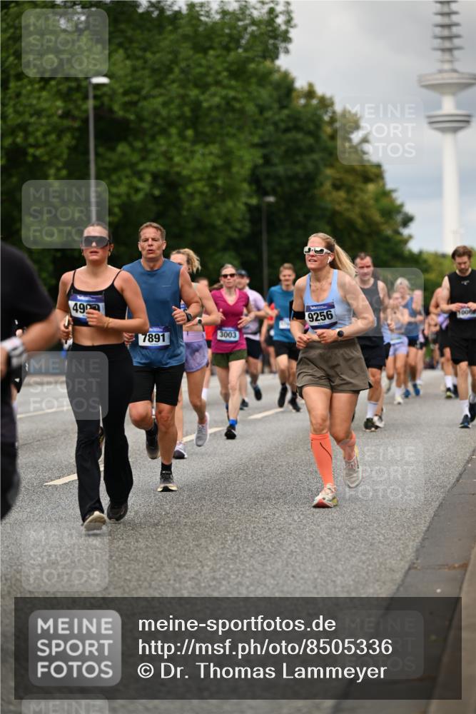 29.06.2025 - hella hamburg halbmarathon Dr. Thomas Lammeyer http://msf.ph/oto/8505336 29.06.2025 10:27:10 Kennedybrücke 1372, 1853, 2022, 2294, 2514, 2744, 2886, 3003, 3430, 3600, 3601, 3769, 4190, 4266, 4969, 5223, 5629, 5798, 5838, 6048, 6578, 6747, 6784, 6785, 6881, 7188, 7190, 7266, 7891, 7919, 8355, 8715, 9256, 9392, 10088, 10432, 10573 meine-sportfotos.de