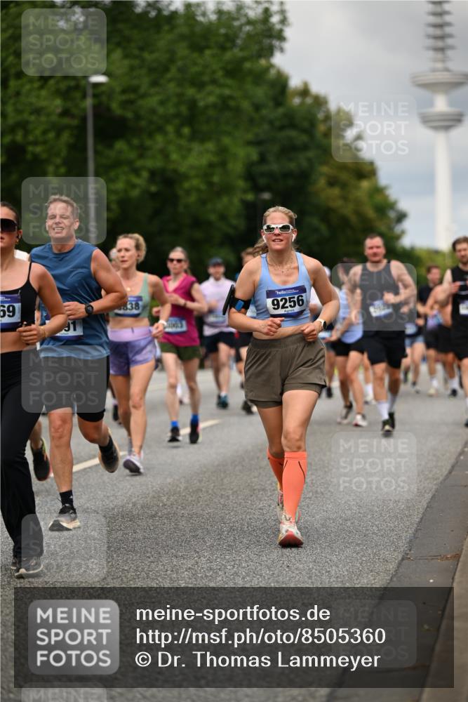 29.06.2025 - hella hamburg halbmarathon Dr. Thomas Lammeyer http://msf.ph/oto/8505360 29.06.2025 10:27:11 Kennedybrücke 1029, 1372, 1853, 2022, 2294, 2514, 2744, 2886, 3003, 3600, 3601, 3769, 4190, 4266, 4969, 5223, 5629, 5798, 5838, 6048, 6578, 6747, 6784, 6785, 6881, 7266, 7891, 7919, 8355, 8715, 9256, 9392, 10088, 10432, 10573 meine-sportfotos.de