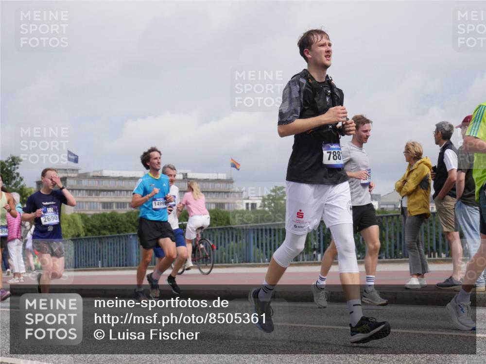 29.06.2025 - hella hamburg halbmarathon Luisa Fischer http://msf.ph/oto/8505361 29.06.2025 10:17:53 Kennedybrücke 854, 2690, 14999, 788, 1296, 1379, 1575, 1745, 2281, 2690, 3507, 3509, 4495, 4641, 5608, 5800, 6710, 7195, 7881, 8239, 8256, 8275, 8522, 8854, 8892, 9709, 10589, 10717 meine-sportfotos.de