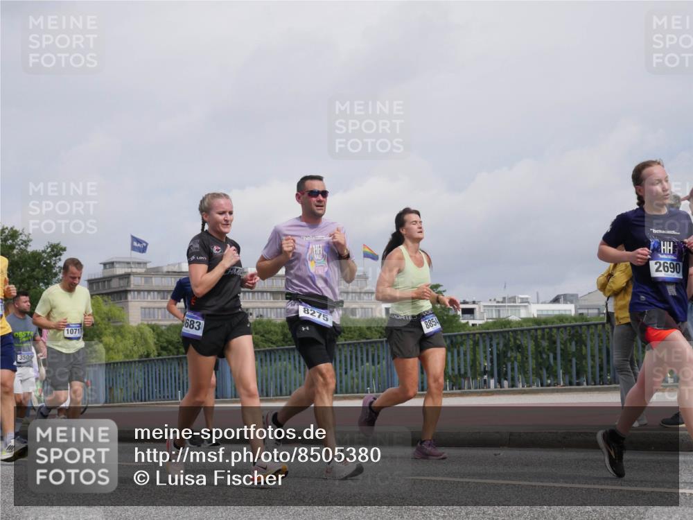 29.06.2025 - hella hamburg halbmarathon Luisa Fischer http://msf.ph/oto/8505380 29.06.2025 10:17:55 Kennedybrücke 10711, 3509, 683, 8275, 885, 2690, 1296, 1379, 1575, 1745, 2281, 2690, 3507, 3509, 4495, 4641, 5608, 5800, 5981, 6317, 6710, 7195, 7881, 8239, 8256, 8275, 8854, 9709, 10589, 10717 meine-sportfotos.de
