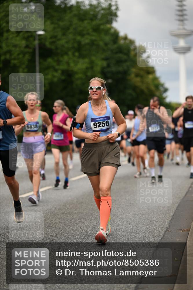 29.06.2025 - hella hamburg halbmarathon Dr. Thomas Lammeyer http://msf.ph/oto/8505386 29.06.2025 10:27:12 Kennedybrücke 1029, 1372, 1853, 2022, 2294, 2514, 2744, 3003, 3600, 3601, 3769, 4190, 4266, 4969, 5223, 5629, 5798, 5838, 6048, 6578, 6747, 6784, 6785, 6881, 7266, 7891, 7919, 8355, 8715, 9256, 9392, 10088, 10432, 10573 meine-sportfotos.de