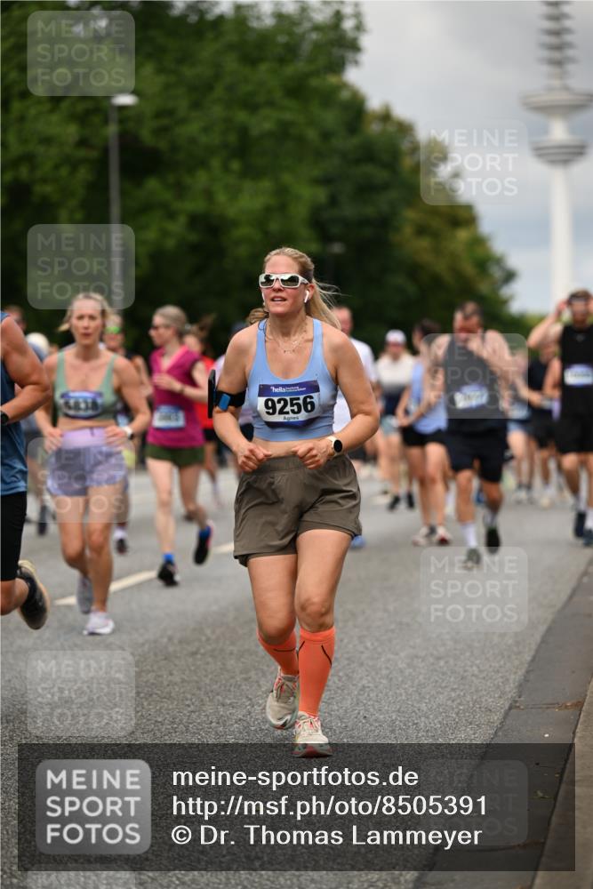 29.06.2025 - hella hamburg halbmarathon Dr. Thomas Lammeyer http://msf.ph/oto/8505391 29.06.2025 10:27:12 Kennedybrücke 1029, 1372, 1853, 2022, 2294, 2514, 2744, 3003, 3600, 3601, 3769, 4190, 4266, 4969, 5223, 5629, 5798, 5838, 6048, 6578, 6747, 6784, 6785, 6881, 7266, 7891, 7919, 8355, 8715, 9256, 9392, 10088, 10432, 10573 meine-sportfotos.de