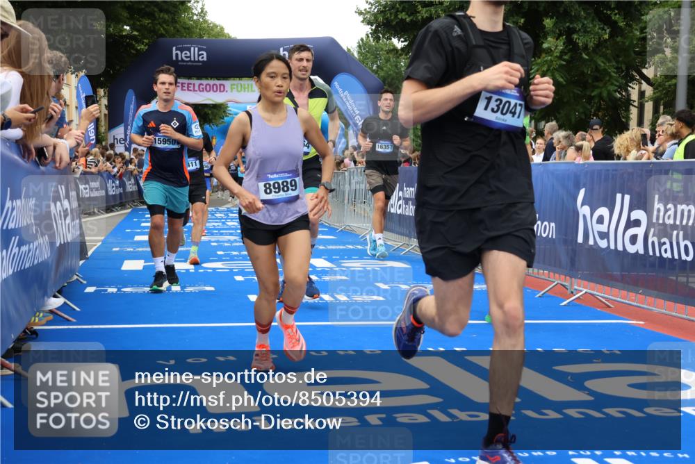 29.06.2025 - hella hamburg halbmarathon Strokosch-Dieckow http://msf.ph/oto/8505394 29.06.2025 10:51:22 Ziel 1461, 1817, 2364, 2411, 2636, 2718, 2946, 4814, 5820, 6657, 6776, 7943, 8316, 8930, 8989, 9214, 9476, 9656, 10480, 10667, 11124, 11422, 12016, 13047, 13403, 13792, 14865, 14994, 15871, 15950, 16357, 17131, 18019, 18489 meine-sportfotos.de