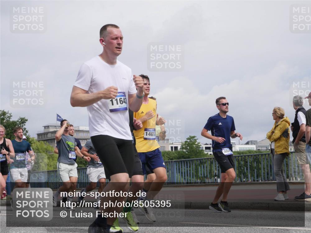 29.06.2025 - hella hamburg halbmarathon Luisa Fischer http://msf.ph/oto/8505395 29.06.2025 10:17:56 Kennedybrücke 589, 5800, 350, 1164, 14611, 464, 24, 1296, 1379, 1575, 1745, 2281, 2690, 3507, 3509, 4495, 4641, 5608, 5800, 5981, 6317, 6710, 7439, 8239, 8256, 8275, 8854, 9975, 10589, 10717, 10858 meine-sportfotos.de