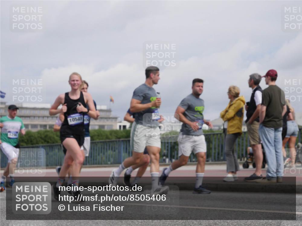 29.06.2025 - hella hamburg halbmarathon Luisa Fischer http://msf.ph/oto/8505406 29.06.2025 10:17:58 Kennedybrücke 1296, 10589, 1296, 1379, 1575, 1745, 2281, 3507, 3509, 4495, 4641, 5608, 5800, 5981, 6317, 6710, 7439, 8239, 8256, 8275, 8854, 9911, 9975, 10589, 10717, 10858 meine-sportfotos.de