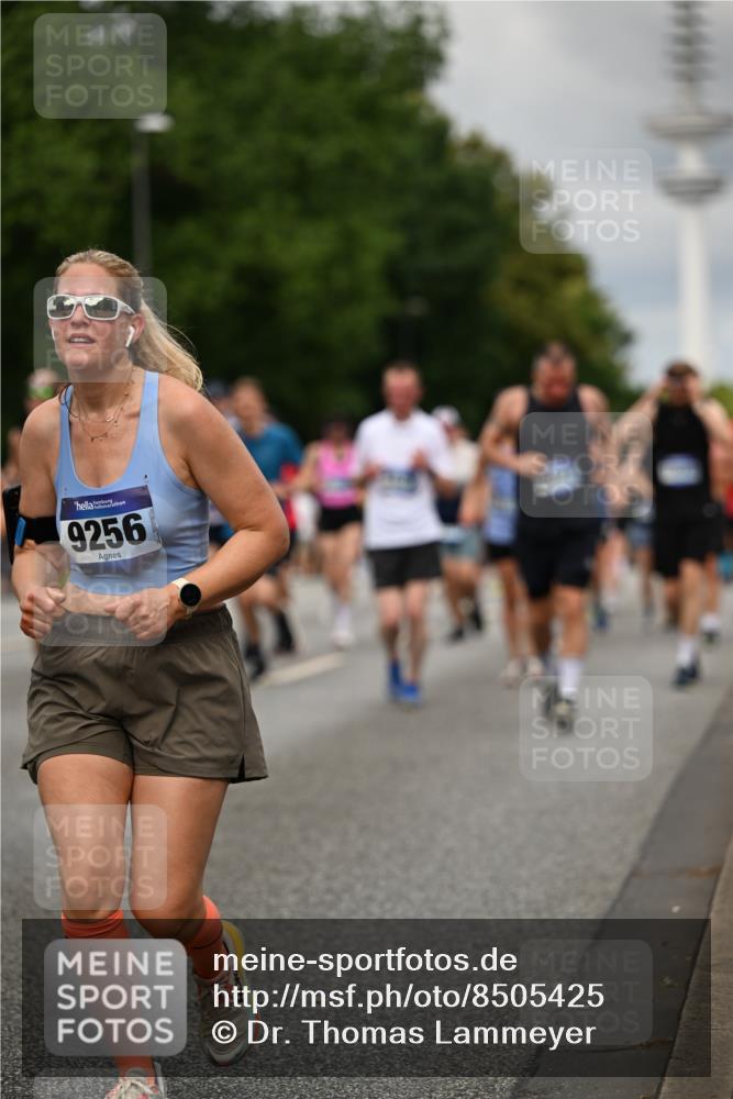 29.06.2025 - hella hamburg halbmarathon Dr. Thomas Lammeyer http://msf.ph/oto/8505425 29.06.2025 10:27:13 Kennedybrücke 1029, 1372, 1853, 2022, 2294, 2514, 2744, 3003, 3600, 3601, 3769, 4190, 4266, 4793, 4969, 5223, 5629, 5798, 5838, 6048, 6578, 6747, 6784, 6785, 6881, 7266, 7891, 7919, 8355, 8715, 9256, 9301, 9512, 10088, 10432, 10573 meine-sportfotos.de