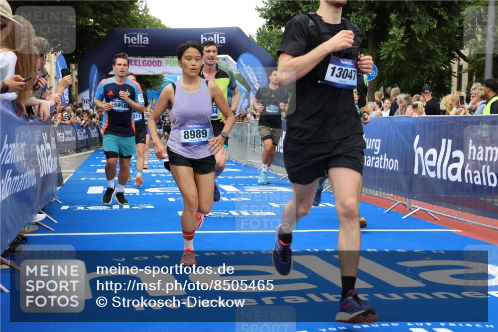 29.06.2025 - hella hamburg halbmarathon Strokosch-Dieckow http://msf.ph/oto/8505465 29.06.2025 10:51:22 Ziel 1461, 1817, 2364, 2411, 2636, 2718, 2946, 4814, 5820, 6657, 6776, 7943, 8316, 8930, 8989, 9214, 9476, 9656, 10480, 10667, 11124, 11422, 12016, 13047, 13403, 13792, 14865, 14994, 15871, 15950, 16357, 17131, 18019, 18489 meine-sportfotos.de
