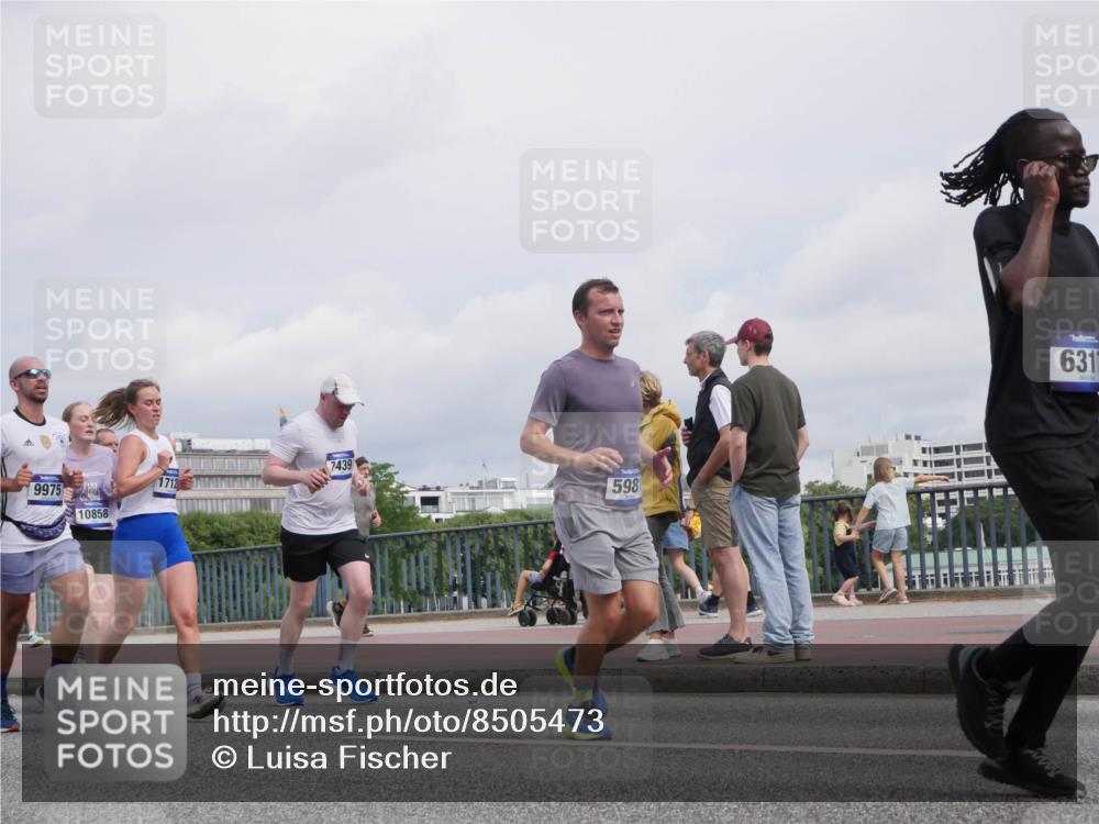 29.06.2025 - hella hamburg halbmarathon Luisa Fischer http://msf.ph/oto/8505473 29.06.2025 10:18:05 Kennedybrücke 9975, 10858, 1712, 7439, 598, 6317, 1379, 1524, 1575, 3513, 3650, 4495, 5271, 5981, 6248, 6317, 7439, 8237, 8609, 9911, 9975, 10858 meine-sportfotos.de