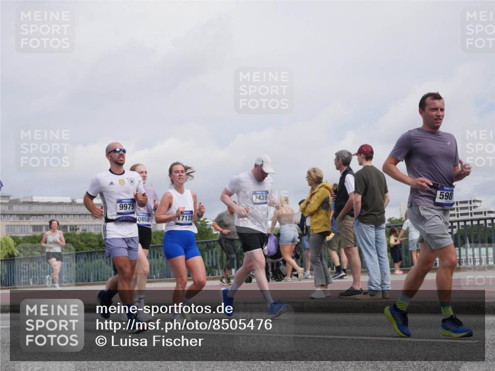 29.06.2025 - hella hamburg halbmarathon Luisa Fischer http://msf.ph/oto/8505476 29.06.2025 10:18:05 Kennedybrücke 9975, 0858, 17128, 7439, 598, 1379, 1524, 1575, 3513, 3650, 4495, 5271, 5981, 6248, 6317, 7439, 8237, 8609, 9911, 9975, 10858 meine-sportfotos.de