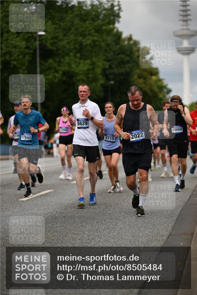 29.06.2025 - hella hamburg halbmarathon Dr. Thomas Lammeyer http://msf.ph/oto/8505484 29.06.2025 10:27:15 Kennedybrücke 1029, 1372, 1853, 2022, 2294, 2514, 3003, 3029, 3600, 3601, 3769, 4793, 4969, 5223, 5629, 5798, 5838, 6048, 6578, 6747, 6784, 6785, 7266, 7891, 7919, 8355, 8715, 9256, 9301, 9512, 10088, 10432 meine-sportfotos.de