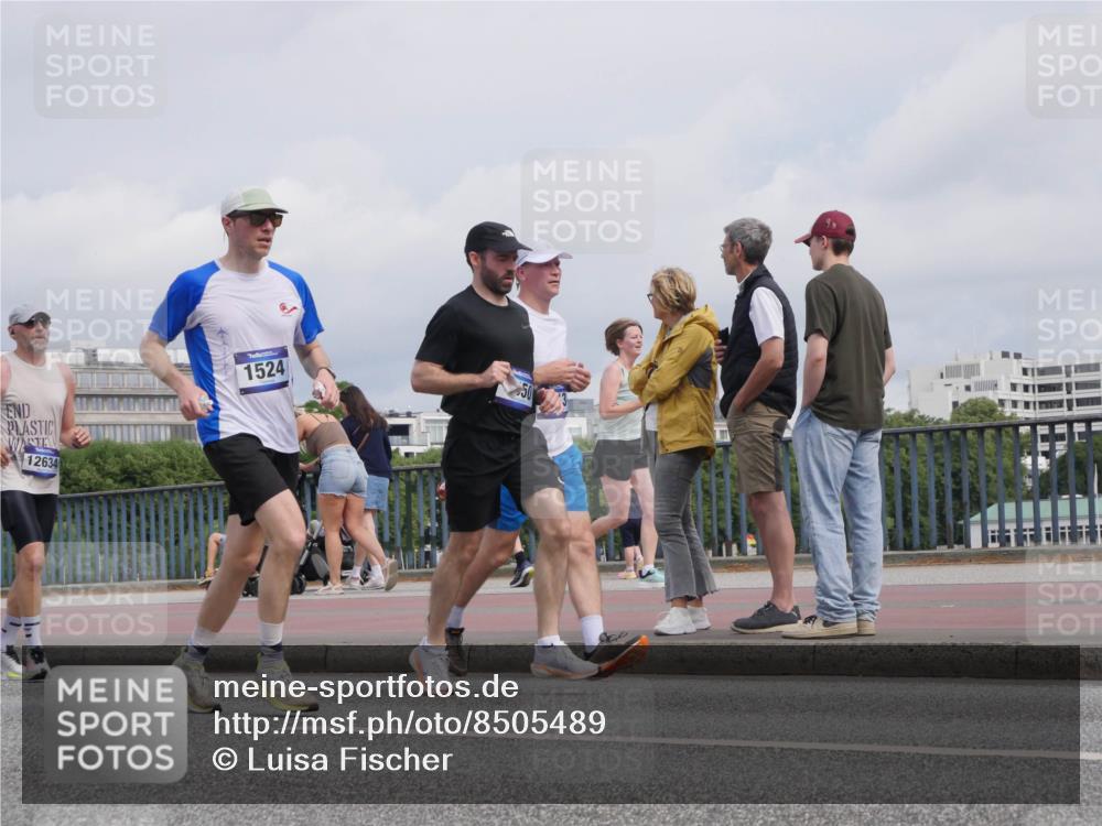 29.06.2025 - hella hamburg halbmarathon Luisa Fischer http://msf.ph/oto/8505489 29.06.2025 10:18:09 Kennedybrücke 12634, 1524, 50, 1524, 3513, 3650, 4492, 4494, 5271, 5986, 6248, 7439, 8237, 8609, 9423, 9911, 9975, 9997, 10858 meine-sportfotos.de
