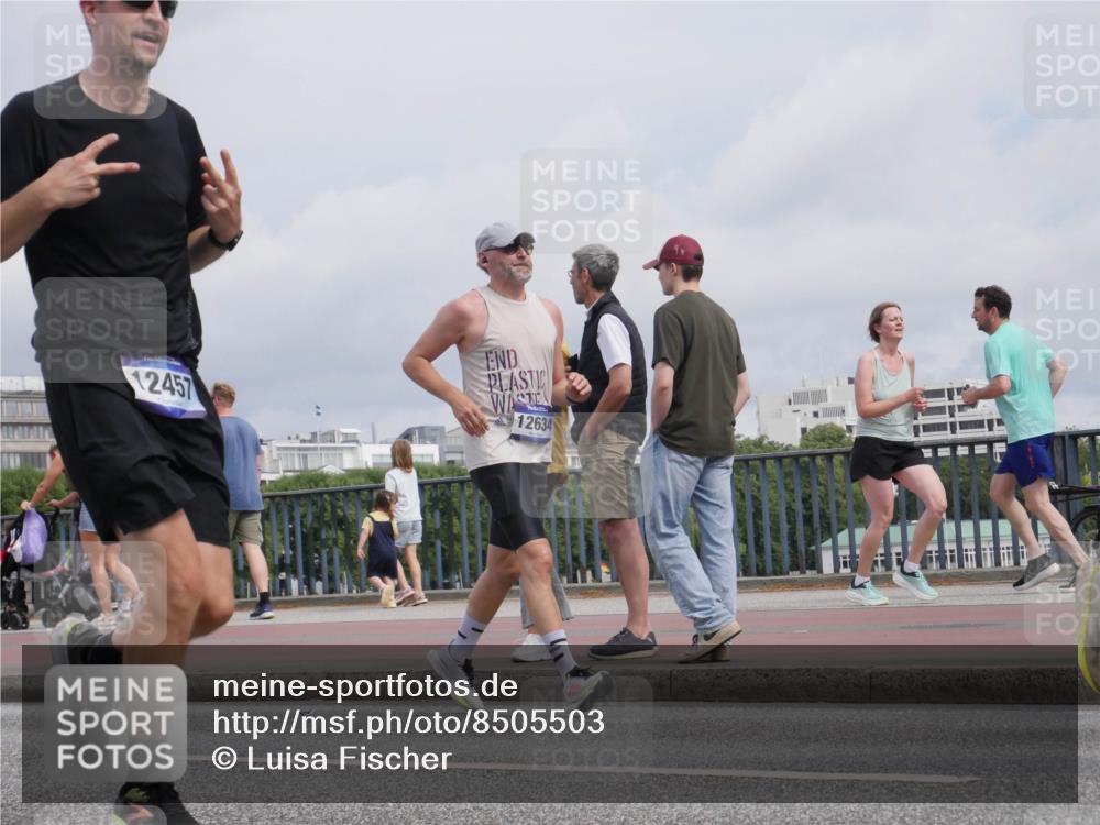 29.06.2025 - hella hamburg halbmarathon Luisa Fischer http://msf.ph/oto/8505503 29.06.2025 10:18:10 Kennedybrücke 12457, 12634, 1524, 3513, 3650, 4492, 4494, 5271, 5739, 5986, 6248, 7809, 7810, 8237, 8609, 9423, 9911, 9997 meine-sportfotos.de