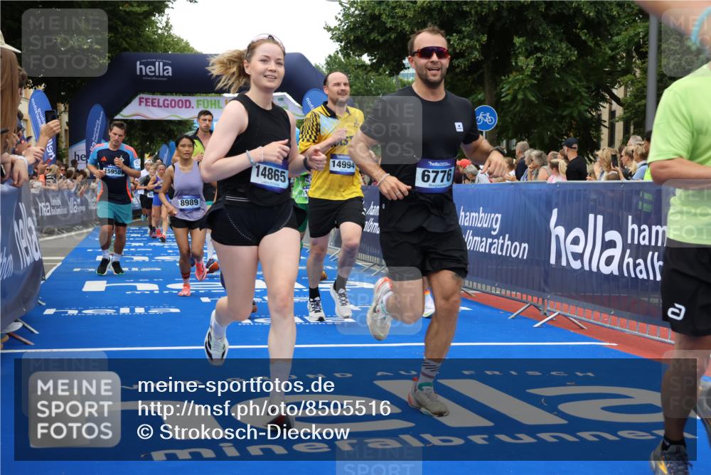 29.06.2025 - hella hamburg halbmarathon Strokosch-Dieckow http://msf.ph/oto/8505516 29.06.2025 10:51:21 Ziel 1461, 1817, 2364, 2411, 2636, 2718, 2946, 4814, 5820, 6657, 6776, 7943, 8316, 8930, 8989, 9214, 9476, 9656, 10480, 10667, 11124, 11422, 11512, 12016, 13047, 13792, 14865, 14994, 15871, 15950, 16357, 17131, 18019, 18489 meine-sportfotos.de