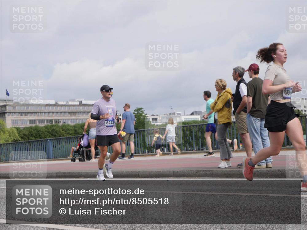 29.06.2025 - hella hamburg halbmarathon Luisa Fischer http://msf.ph/oto/8505518 29.06.2025 10:18:11 Kennedybrücke 6248, 8609, 1524, 3513, 3650, 4492, 4494, 5271, 5739, 5986, 6248, 7809, 7810, 8237, 8609, 9423, 9997 meine-sportfotos.de