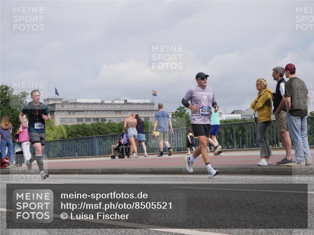 29.06.2025 - hella hamburg halbmarathon Luisa Fischer http://msf.ph/oto/8505521 29.06.2025 10:18:12 Kennedybrücke 12521, 6248, 1524, 3513, 3650, 4492, 4494, 5271, 5739, 5986, 6248, 7452, 7809, 7810, 8237, 8609, 9423, 9997 meine-sportfotos.de