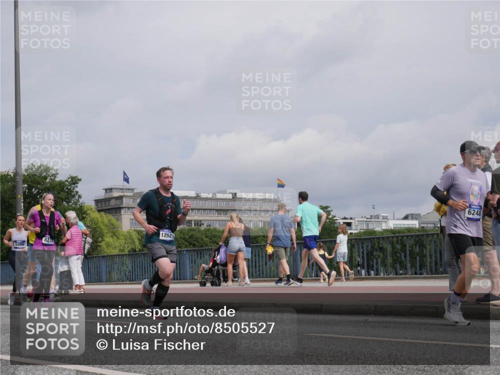 29.06.2025 - hella hamburg halbmarathon Luisa Fischer http://msf.ph/oto/8505527 29.06.2025 10:18:12 Kennedybrücke 5986, 8237, 1252, 6248, 1524, 3513, 3650, 4492, 4494, 5271, 5739, 5986, 6248, 7452, 7809, 7810, 8237, 8609, 9423, 9997 meine-sportfotos.de