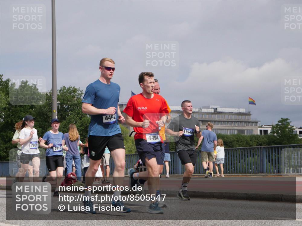 29.06.2025 - hella hamburg halbmarathon Luisa Fischer http://msf.ph/oto/8505547 29.06.2025 10:18:17 Kennedybrücke 7809, 7810, 4492, 4494, 17949, 1890, 2110, 4492, 4494, 5069, 5271, 5739, 5986, 6287, 7452, 7809, 7810, 8237, 9113, 9423, 9997, 10775 meine-sportfotos.de