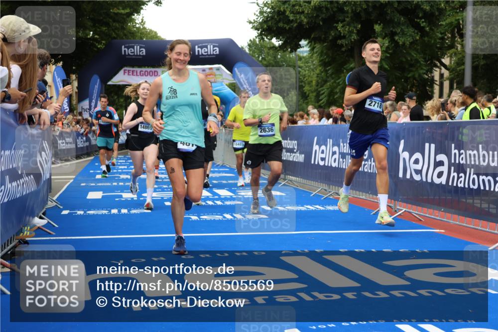 29.06.2025 - hella hamburg halbmarathon Strokosch-Dieckow http://msf.ph/oto/8505569 29.06.2025 10:51:19 Ziel 1461, 1817, 2364, 2411, 2636, 2718, 2946, 4404, 4814, 5600, 5820, 6657, 6776, 8316, 8930, 8989, 9214, 9476, 9656, 10480, 10667, 11124, 11422, 11512, 11625, 12016, 13047, 13792, 14865, 14994, 15871, 15950, 16357, 18019, 18489 meine-sportfotos.de