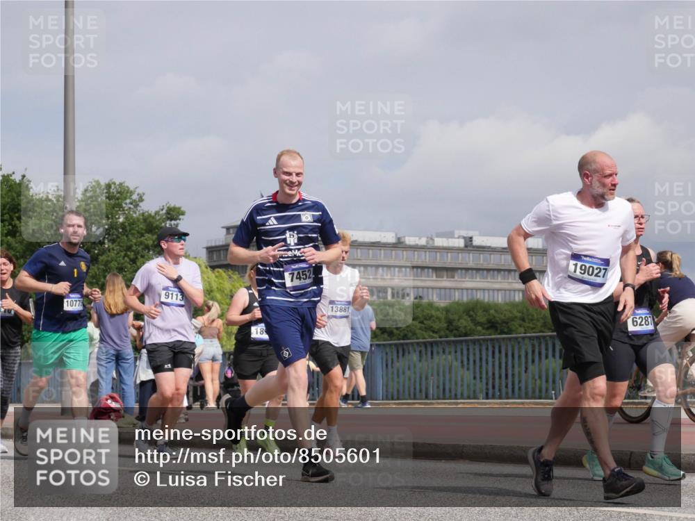29.06.2025 - hella hamburg halbmarathon Luisa Fischer http://msf.ph/oto/8505601 29.06.2025 10:18:21 Kennedybrücke 7, 1077, 9113, 7452, 18, 13881, 19027, 6281, 1890, 2110, 2494, 5069, 5739, 6287, 7452, 7809, 7810, 9113, 9423, 9657, 10775 meine-sportfotos.de