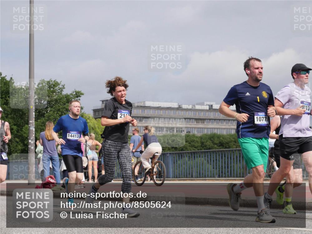 29.06.2025 - hella hamburg halbmarathon Luisa Fischer http://msf.ph/oto/8505624 29.06.2025 10:18:23 Kennedybrücke 50, 14413, 21, 10775, 9113, 4444, 1890, 2110, 2494, 4007, 5069, 5739, 6287, 7452, 7809, 7810, 9113, 9657, 9847, 10775 meine-sportfotos.de