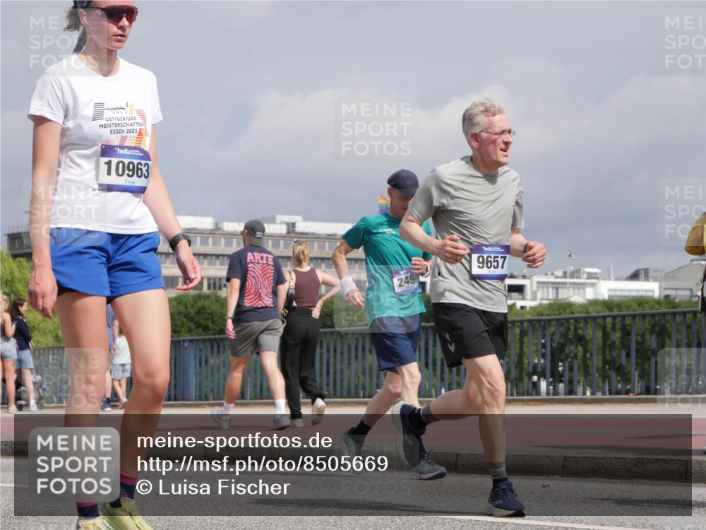 29.06.2025 - hella hamburg halbmarathon Luisa Fischer http://msf.ph/oto/8505669 29.06.2025 10:18:28 Kennedybrücke 17, 19, 23, 2021, 10963, 249, 9657, 1890, 2494, 2989, 3417, 4007, 4466, 5069, 6376, 6576, 9556, 9657, 9847 meine-sportfotos.de