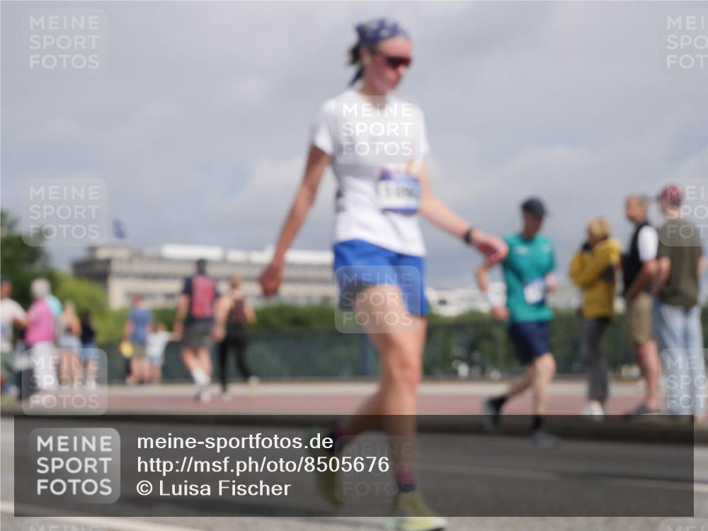29.06.2025 - hella hamburg halbmarathon Luisa Fischer http://msf.ph/oto/8505676 29.06.2025 10:18:29 Kennedybrücke 2494, 2720, 2989, 3417, 4007, 4466, 5069, 6376, 6576, 9556, 9657, 9847 meine-sportfotos.de