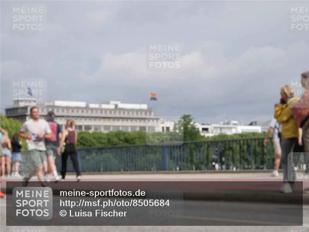 29.06.2025 - hella hamburg halbmarathon Luisa Fischer http://msf.ph/oto/8505684 29.06.2025 10:18:29 Kennedybrücke 2494, 2720, 2989, 3417, 4007, 4466, 5069, 6376, 6576, 9556, 9657, 9847 meine-sportfotos.de