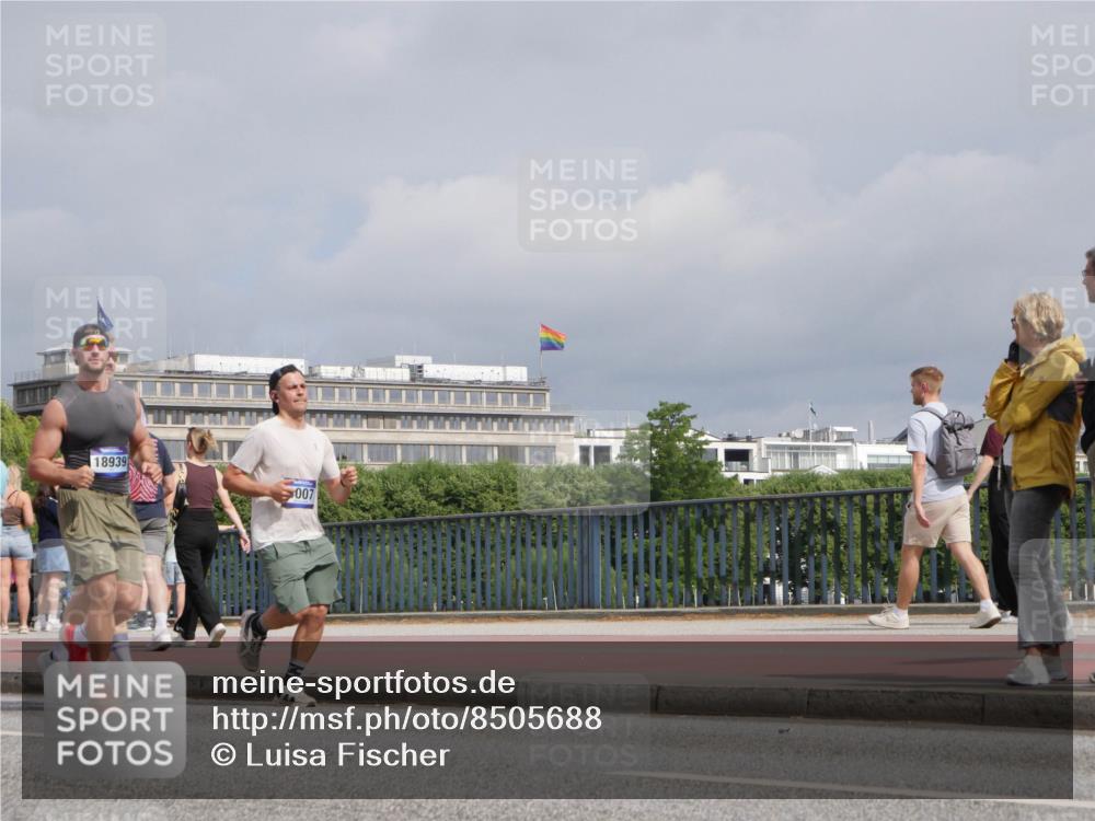 29.06.2025 - hella hamburg halbmarathon Luisa Fischer http://msf.ph/oto/8505688 29.06.2025 10:18:30 Kennedybrücke 18939, 007, 2494, 2720, 2989, 3417, 4007, 4466, 6376, 6576, 9556, 9657, 9847 meine-sportfotos.de