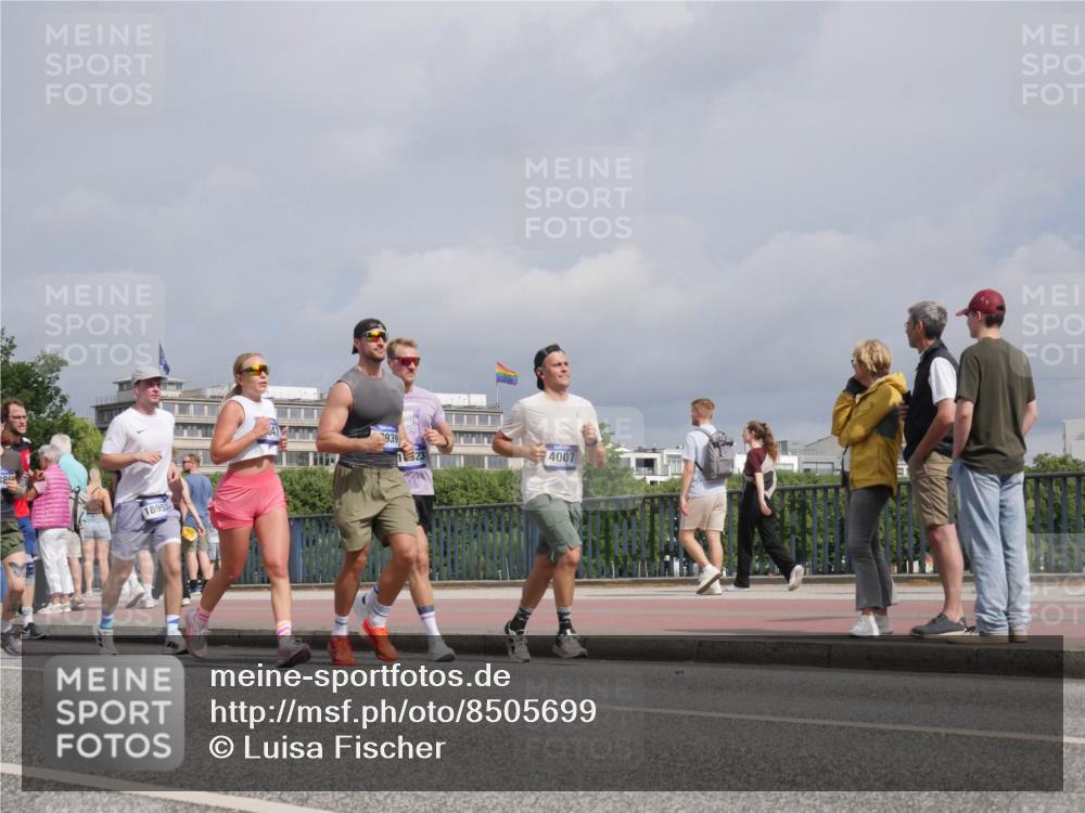 29.06.2025 - hella hamburg halbmarathon Luisa Fischer http://msf.ph/oto/8505699 29.06.2025 10:18:31 Kennedybrücke 1895, 939, 4007, 2494, 2720, 2989, 3417, 4007, 4466, 6376, 6576, 9556, 9657, 9847 meine-sportfotos.de