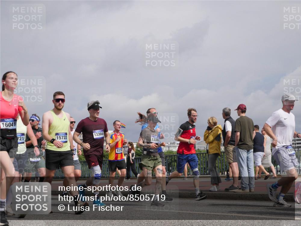 29.06.2025 - hella hamburg halbmarathon Luisa Fischer http://msf.ph/oto/8505719 29.06.2025 10:18:33 Kennedybrücke 16041, 721, 15722, 13366, 3540, 6376, 13386, 12, 1895, 1440, 2494, 2720, 2989, 3417, 4007, 4466, 6376, 6576, 9556, 9847, 10108 meine-sportfotos.de