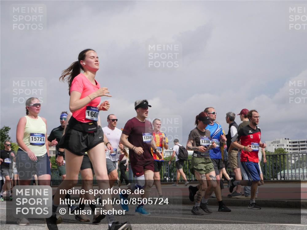 29.06.2025 - hella hamburg halbmarathon Luisa Fischer http://msf.ph/oto/8505724 29.06.2025 10:18:34 Kennedybrücke 6576, 15721, 1604, 13366, 76, 13386466, 12, 13818, 1440, 2140, 2494, 2720, 2989, 3417, 4007, 4466, 6376, 6576, 7941, 7942, 8885, 9556, 9847, 10108 meine-sportfotos.de
