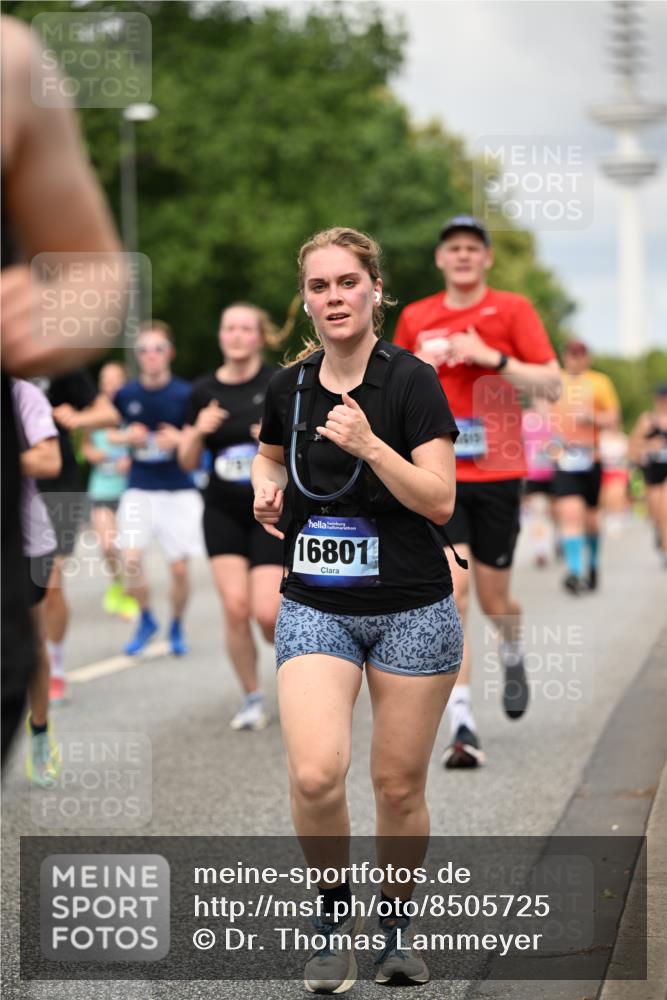 29.06.2025 - hella hamburg halbmarathon Dr. Thomas Lammeyer http://msf.ph/oto/8505725 29.06.2025 10:27:22 Kennedybrücke 1029, 1187, 1362, 1372, 1853, 2022, 2294, 2514, 3003, 3013, 3029, 3769, 4728, 4793, 4969, 5223, 5629, 5798, 5838, 6578, 6747, 6784, 6785, 7266, 7891, 7919, 8355, 8687, 8688, 8715, 9133, 9256, 9301, 9512, 9913, 10088 meine-sportfotos.de